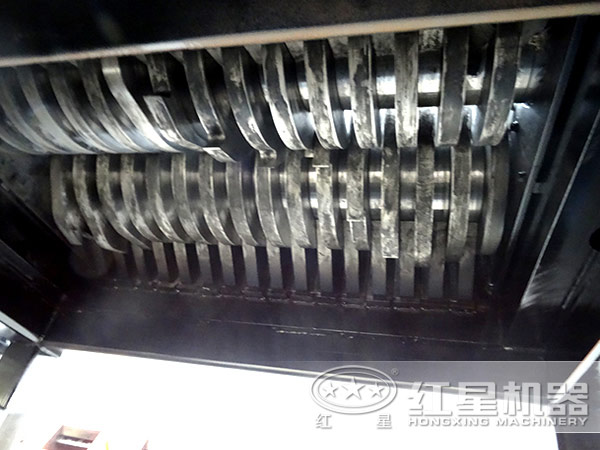 顎式破碎機的內(nèi)部設(shè)計結(jié)構(gòu)