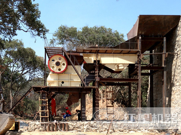 顎式破碎機生產(chǎn)現(xiàn)場 顎式破碎機生產(chǎn)現(xiàn)場