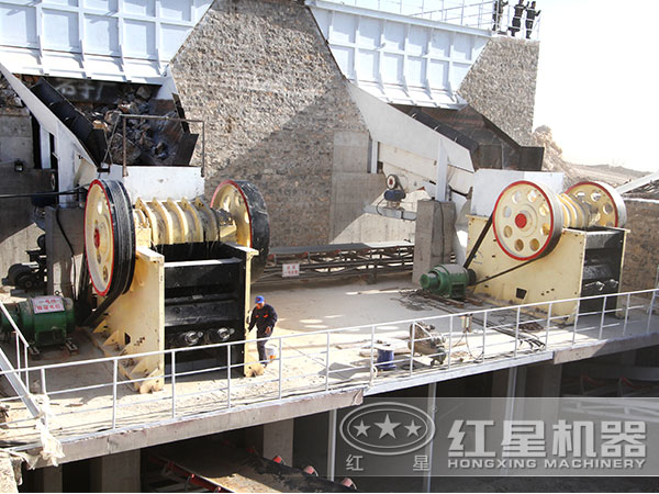 PE750*1060顎式破碎機生產(chǎn)現(xiàn)場