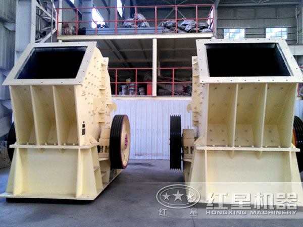 新型錘式破碎機正面照 新型錘式破碎機正面照