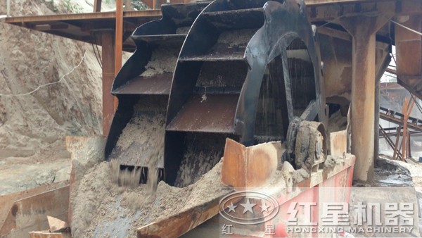 輪斗洗砂機(jī)洗沙現(xiàn)場(chǎng)