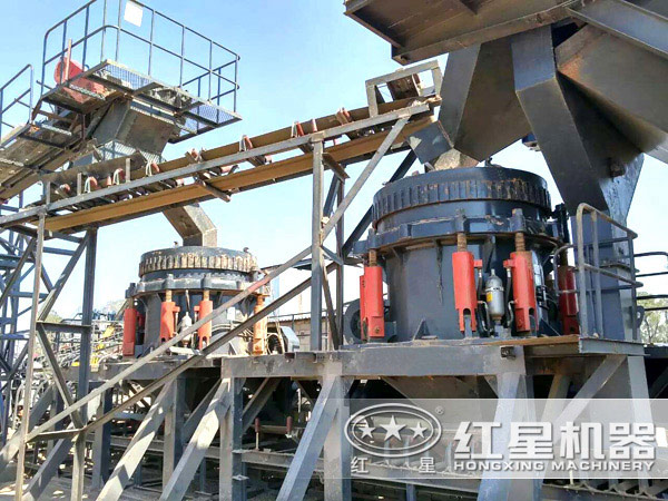 山東濟寧日產8000噸多缸液壓破碎現場