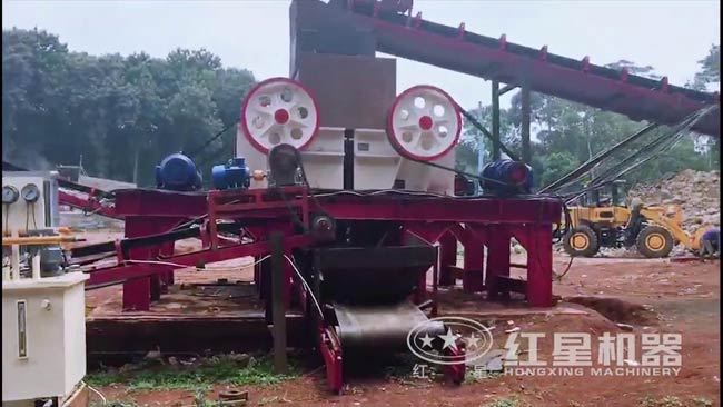 紅星鄂式細(xì)破碎機(jī)加工現(xiàn)場(chǎng) 紅星鄂式細(xì)破碎機(jī)加工現(xiàn)場(chǎng)