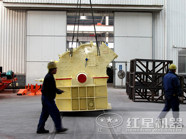 細(xì)碎機(jī)設(shè)備起吊中