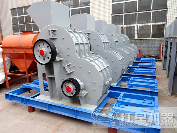 等待發貨的雙級破碎機 等待發貨的雙級破碎機