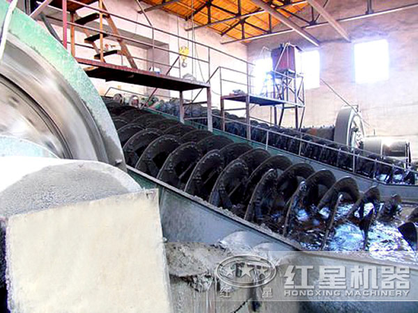 螺旋分級機(jī)正在作業(yè)