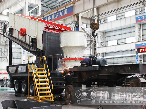 這些車載破碎一體機(jī)可都是通過(guò)環(huán)保評(píng)測(cè)的設(shè)備，加工能力、環(huán)保能力不用懷疑