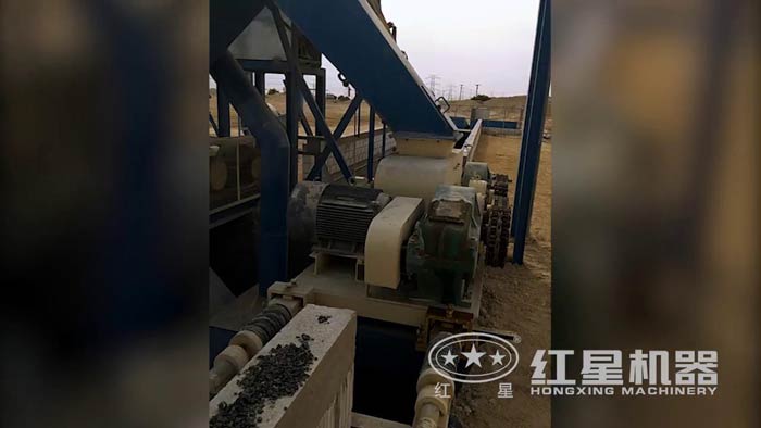 山西呂梁對輥制砂機碎煤現(xiàn)場