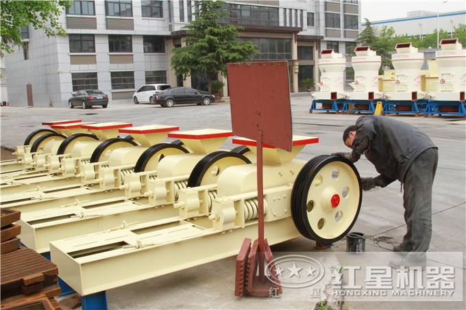 紅星對輥制砂機設(shè)備 紅星對輥制砂機設(shè)備