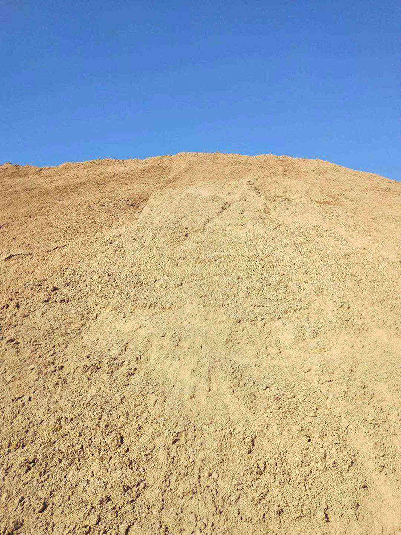 過篩后的黃沙遠看，與天然砂并無兩樣