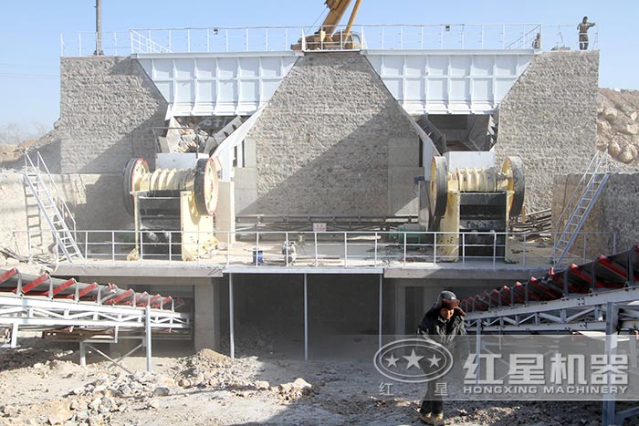 河北日產(chǎn)千噸顎式破碎機(jī)砂石料場