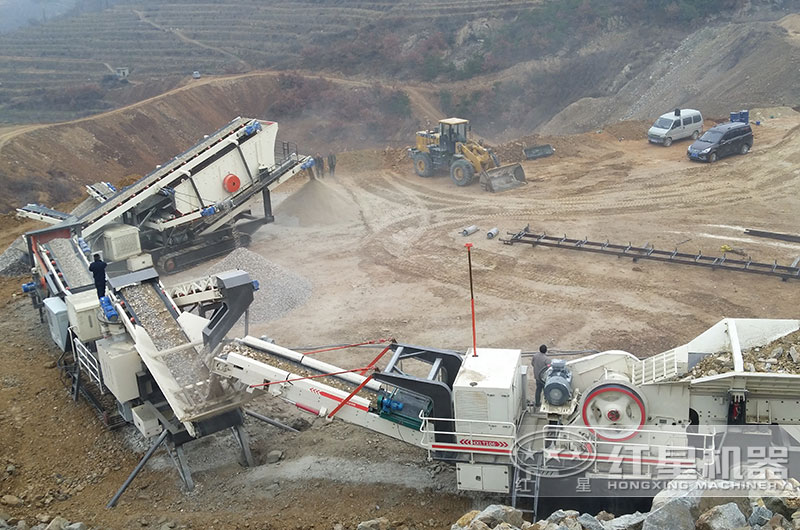 履帶移動式破碎機現場