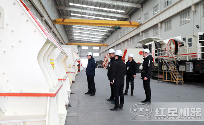 客戶來河南機(jī)械廠家參觀考察設(shè)備