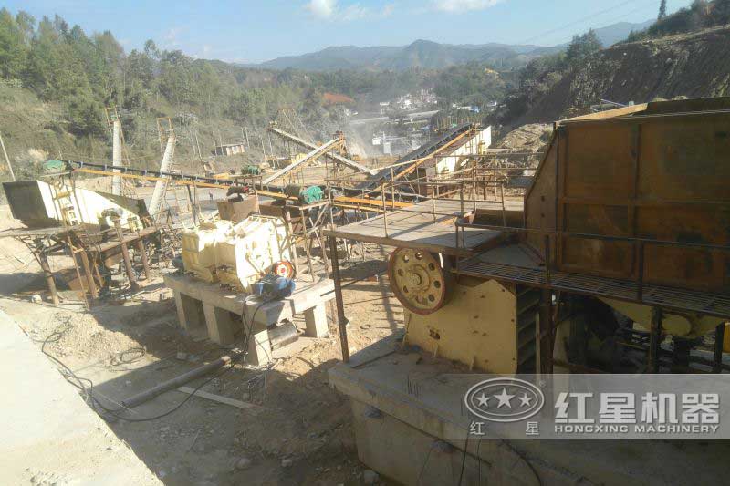 反擊式破碎機與顎破配合橫掃破碎石料