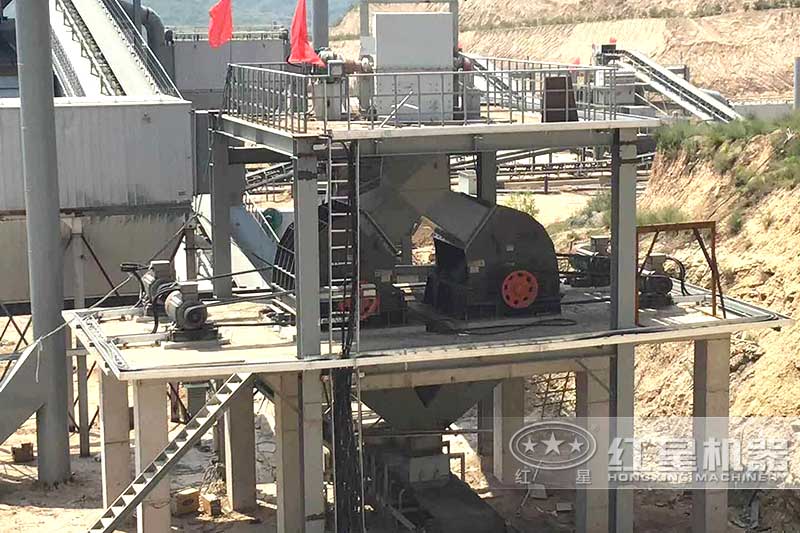 重錘式破碎機(jī)應(yīng)用于大型礦山破碎生產(chǎn)現(xiàn)場實(shí)景 重錘式破碎機(jī)應(yīng)用于大型礦山破碎生產(chǎn)現(xiàn)場實(shí)景