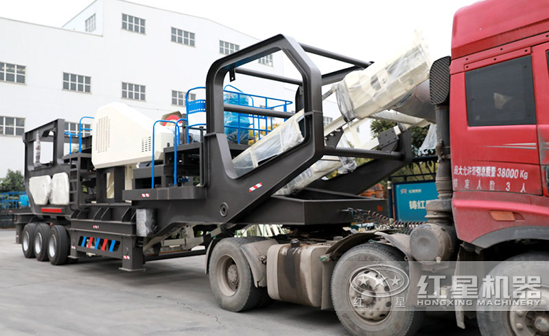 移動(dòng)顎式破碎機(jī)出廠