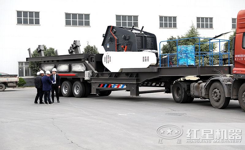 客戶來廠考察移動(dòng)反擊破