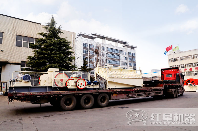 對輥式破碎機發貨