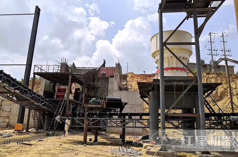 針對硬石料加工的砂石料生產線現場