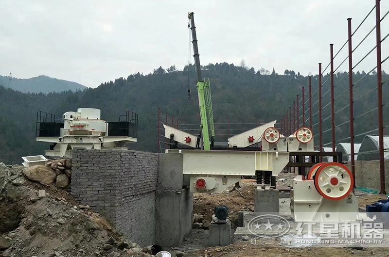 小型顎破碎機(jī)現(xiàn)場圖 小型顎破碎機(jī)現(xiàn)場圖