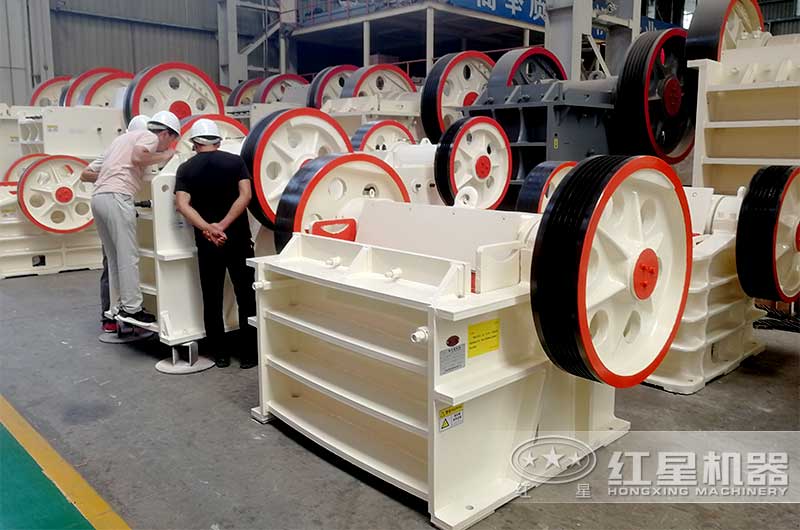 客戶來紅星廠區考察鄂破碎石機