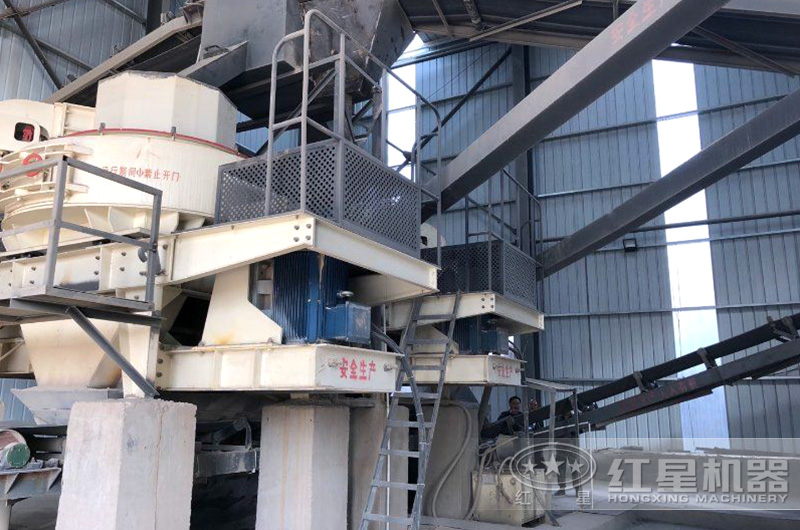 高硬石頭制砂機(jī)現(xiàn)場(chǎng) 高硬石頭制砂機(jī)現(xiàn)場(chǎng)