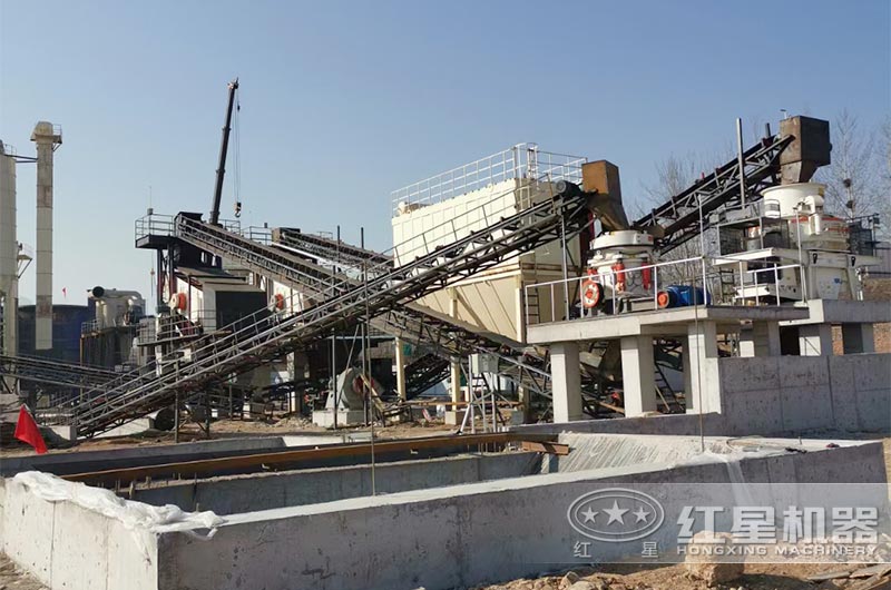 中細(xì)碎制砂現(xiàn)場(chǎng) 中細(xì)碎制砂現(xiàn)場(chǎng)