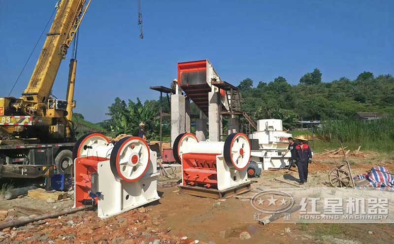 顎式破碎機加顎式細破機安裝現場 顎式破碎機加顎式細破機安裝現場