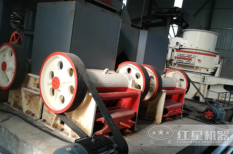 小型砂石生產(chǎn)線用細顎破碎機